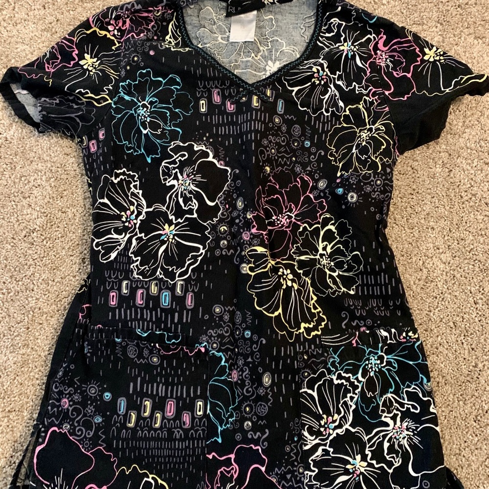 4 size XS scrub tops VGUC